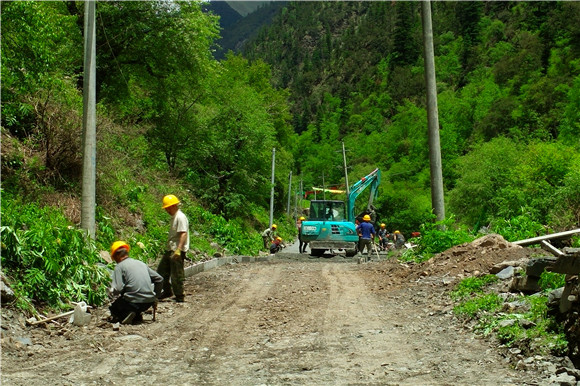 壤塘县农村公路建设.jpg 壤塘县农村公路建设.jpg
